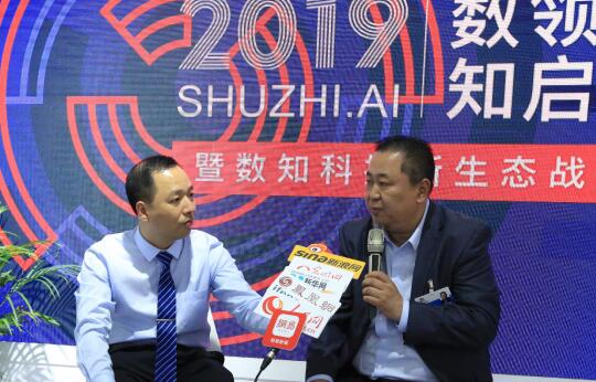 数知科技董事长张志勇(右),数知科技环境大数据事业部总经理傅宁(左)