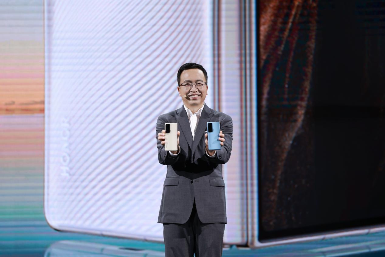 荣耀 Magic Vs / 至臻版折叠屏发布:7499 元至 10888 元,搭载骁龙 8+ Gen 1 芯片,5000mAh 电池